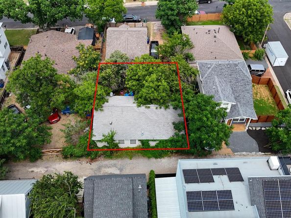 1302 Walnut Ave 2, Austin TX 78702