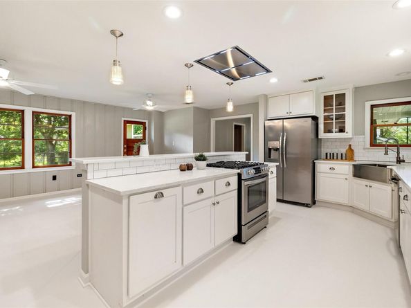 1619 S College ST, Georgetown TX 78626