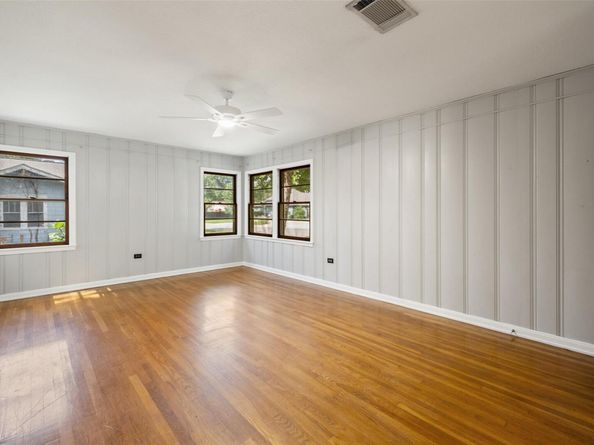 1619 S College ST, Georgetown TX 78626