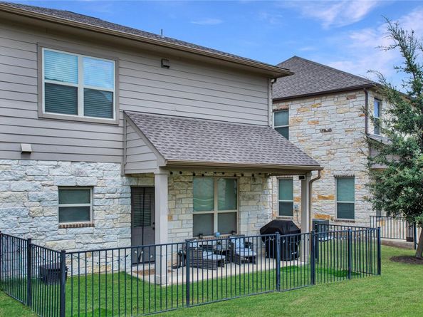 2105 Town Centre DR 48, Round Rock TX 78664
