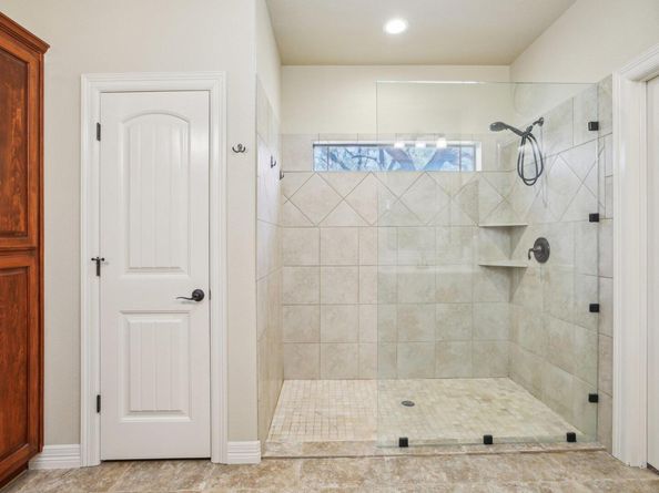 600 Augusta CIR N, Point Venture TX 78645