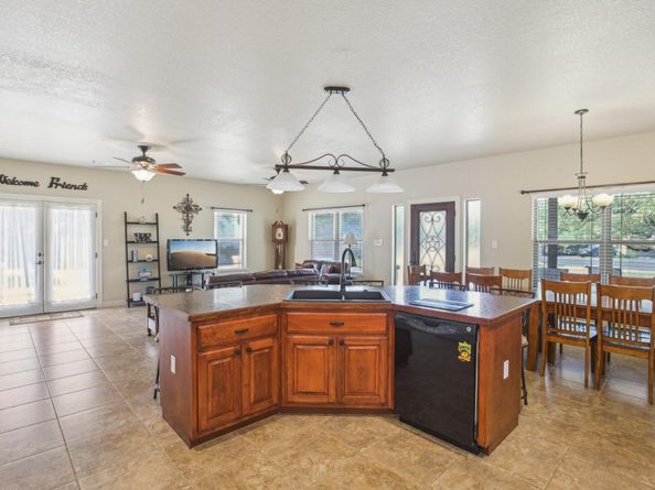 600 Augusta CIR N, Point Venture TX 78645