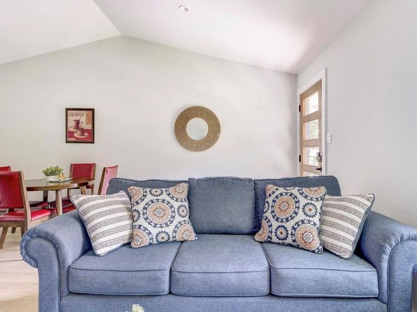 1205 Hollow creek DR 202, Austin TX 78704