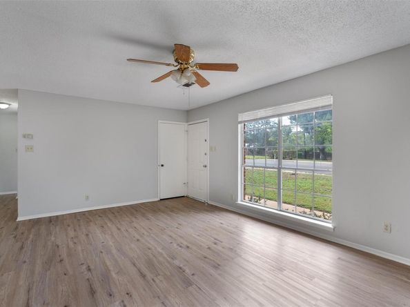 809 Eberhart LN, Austin TX 78745