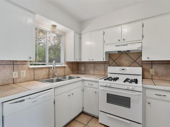 809 Eberhart LN, Austin TX 78745