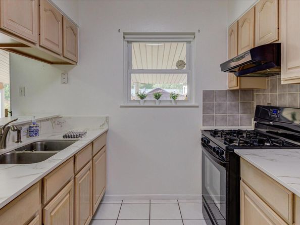 815 Hill Wood DR, Austin TX 78745