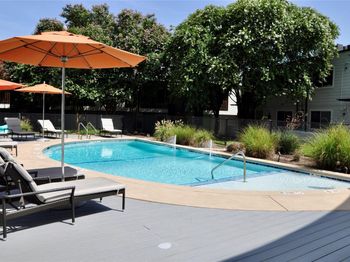 2200 Dickson DR