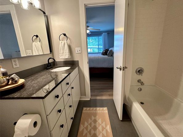 2200 Dickson DR 116, Austin TX 78704
