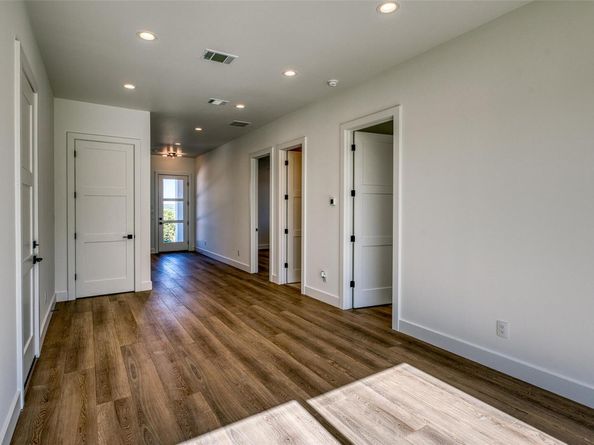 8621 Nina LN, Jonestown TX 78645