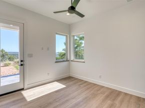 8621 Nina LN, Jonestown TX 78645