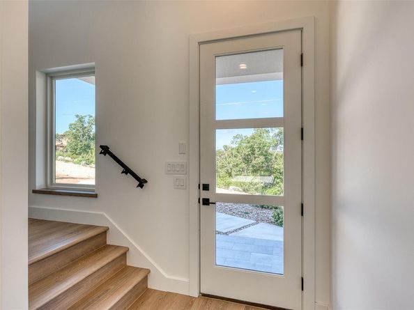 8621 Nina LN, Jonestown TX 78645