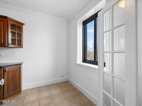 47 Lafayette Place 2D, Greenwich CT 06830