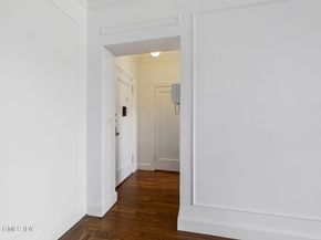 47 Lafayette Place 2D, Greenwich CT 06830