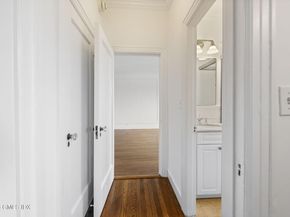 47 Lafayette Place 2D, Greenwich CT 06830