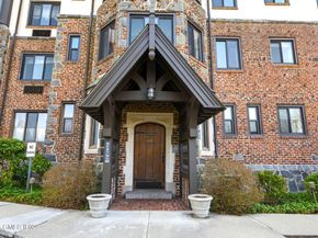 47 Lafayette Place 2D, Greenwich CT 06830