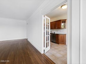 47 Lafayette Place 2D, Greenwich CT 06830