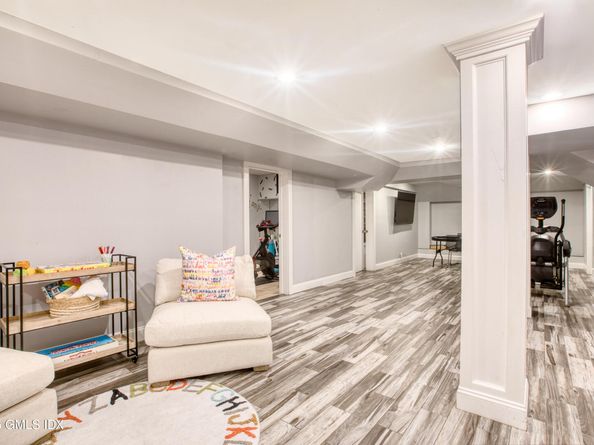 7 Curt Terrace, Greenwich CT 06831