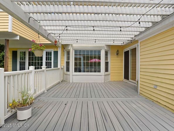239 E Hunting Ridge Road, Stamford CT 06903