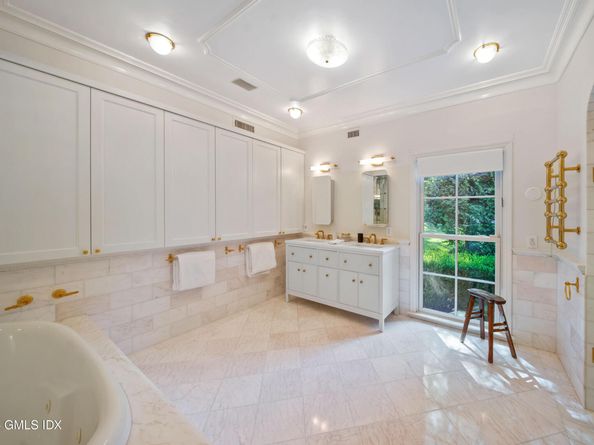 41 Baldwin Farms South, Greenwich CT 06831