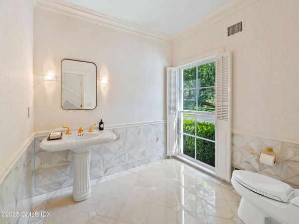 41 Baldwin Farms South, Greenwich CT 06831