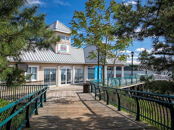 208 Shearwater Ct West 37, Jersey City NJ 07305