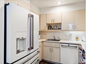 208 Shearwater Ct West 37, Jersey City NJ 07305