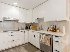 101 Shearwater Ct East 28, Jersey City NJ 07305