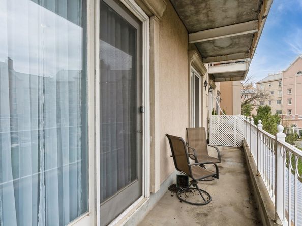 101 Shearwater Ct East 28, Jersey City NJ 07305