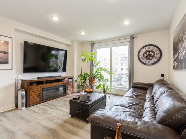 101 Shearwater Ct East 28, Jersey City NJ 07305