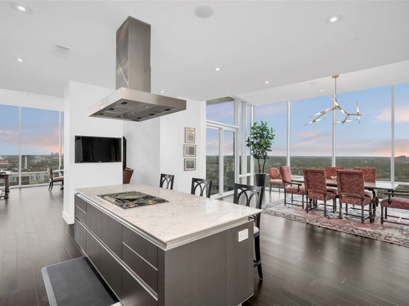 2727 Kirby Drive 19L, Houston TX 77098
