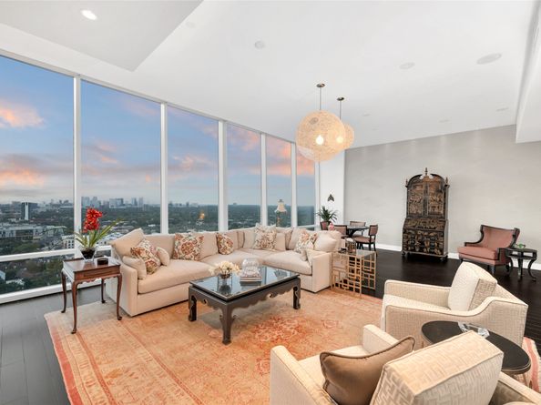 2727 Kirby Drive 19L, Houston TX 77098