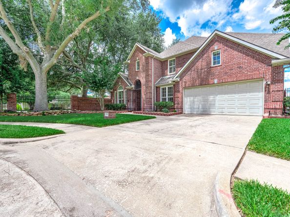 203 Bay Bridge Drive, Sugar Land TX 77478