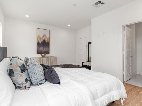 4717 Thornton Views  Rd, Houston TX 77018