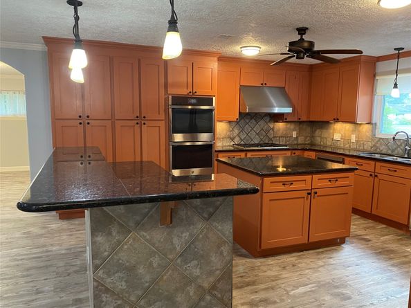 9614 Greenwillow Street, Houston TX 77096