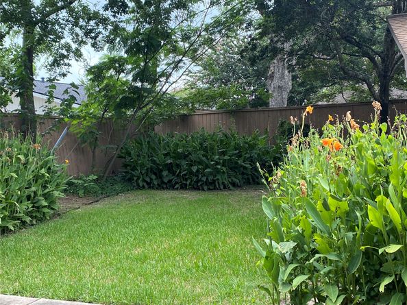 9614 Greenwillow Street, Houston TX 77096
