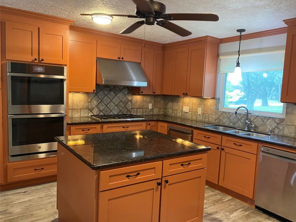 9614 Greenwillow Street, Houston TX 77096