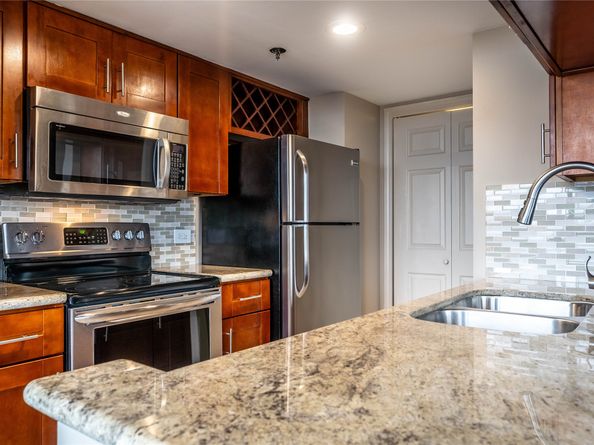 3525 Sage Road 1009, Houston TX 77056