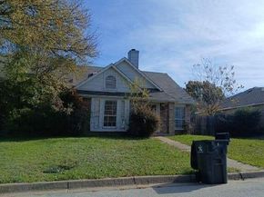 6611 Olivewood Drive, Arlington TX 76001