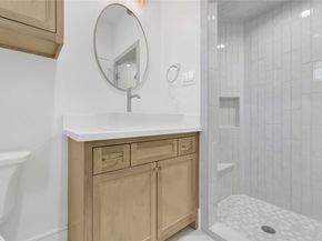 5439 Darling Street, Houston TX 77007