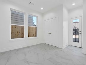 5439 Darling Street, Houston TX 77007