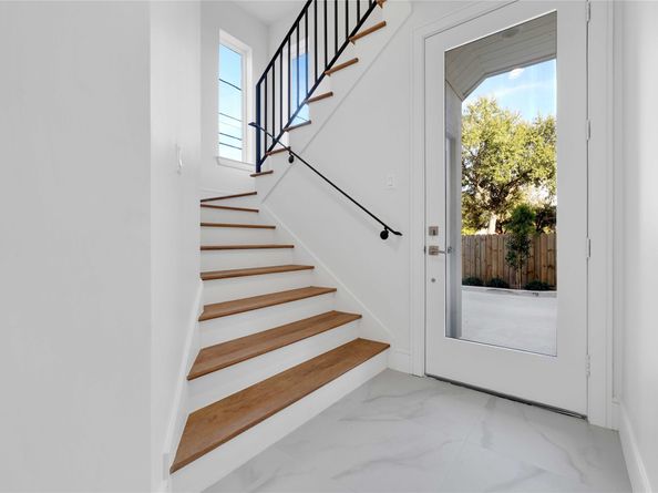 5439 Darling Street, Houston TX 77007