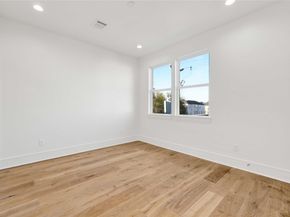 5439 Darling Street, Houston TX 77007