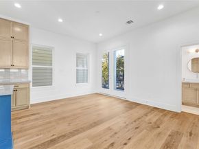 5439 Darling Street, Houston TX 77007