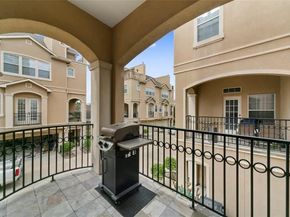 5615 Winsome Villas Lane H, Houston TX 77057