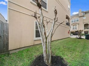 5615 Winsome Villas Lane H, Houston TX 77057