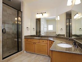 5615 Winsome Villas Lane H, Houston TX 77057