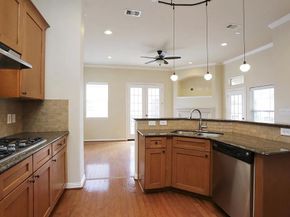 5615 Winsome Villas Lane H, Houston TX 77057