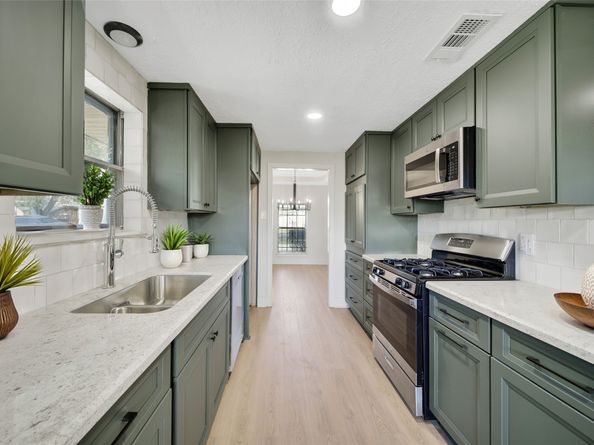 3022 Sparrow Street, Houston TX 77051