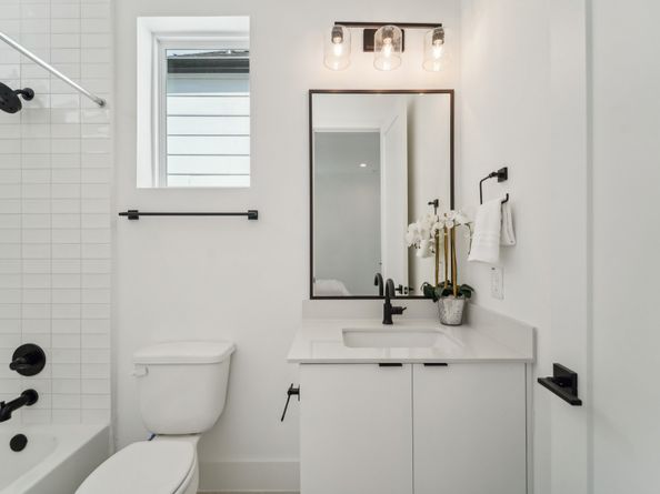 1403 W 21st St B, Houston TX 77008