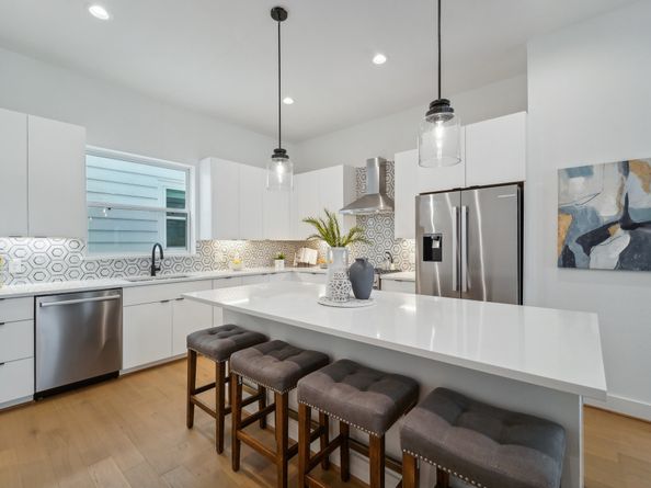 1403 W 21st St B, Houston TX 77008